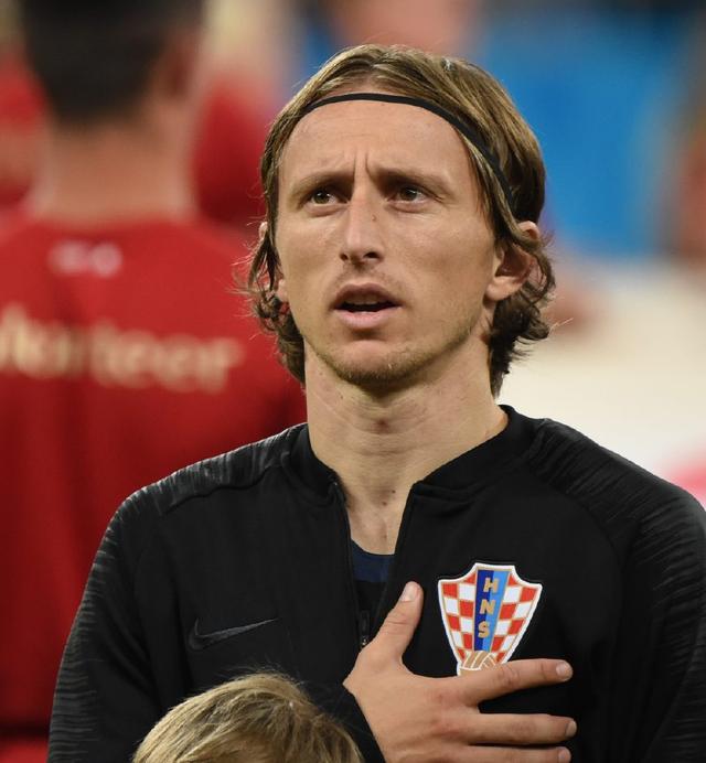 詹姆斯：防守时我们要拧成一根绳，并且时刻保持沟通